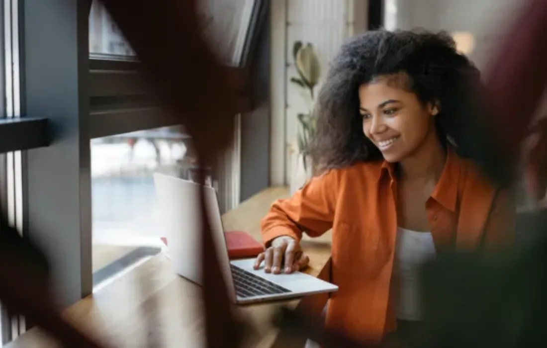 Woman accessing the ONPHA community housing blog on her laptop